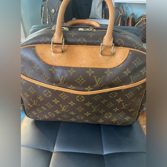 LOUIS VUITTON Deauville w/Unbranded Gold Tone Chain, LARGE Version, EUC - Picture 5 of 16